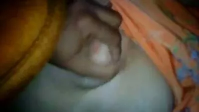 আমি একটি স্কার্ট এবং যৌন ইচ্ছা জাগিয়ে একটি বন্ধুর পাছা উপর এক্স এক্স ভিডিও সেক্স চেষ্টা করে
