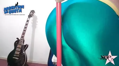 আকর্ষণীয় বাংলা কলেজ sex দাসী তার ভগ একটি গ্লাস dildo আছে