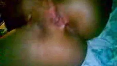 তারা একসাথে অতিথিপরায়ণ কূপে একটি মেয়েকে বাংলা ভিডিও সেস্ক চুদছে।