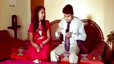 শালভাশা একজন অভিজ্ঞ লোককে ঝরনার বাংলা ভিডিও ক্স মধ্যে ক্রোচ দিয়েছিলেন।