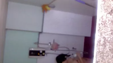 পাতলা মেয়ে fucks এবং বিছানা উপর ডাব্লু ডাব্লু ডট সেক্স ভিডিও moans