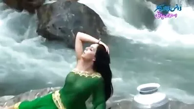 গর্জিয়াস লেডি তার মেয়ের বয়ফ্রেন্ডের বাংলা সেক্স ভিডিও ওপেন সাথে সেক্স করেছে।