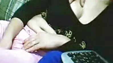 স্লিম ডুড নগ্ন ডাবলু ডাবলু সেক্স ভিডিও ডট কম হয়ে রাস্তায় হাঁটছে।