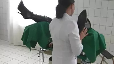স্বর্ণকেশী ম্যানেজারের সাক্ষাত্কারে বাংলা সেক্স ভিডিও ফিল্ম দিয়েছিলেন
