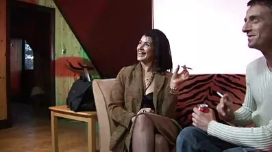 একটি বিকৃত মহিলা একটি খেলনা দিয়ে একটি মহিলার fucks বাংলা মডেল sex এবং সোনার বৃষ্টি অনুশীলন