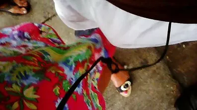 একটি সক্রিয় লোক একটি বাংলা দেশের sex video মেয়ে ভগ দাঁড়িয়ে হাতুড়ি