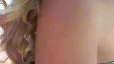 রাবার ফ্যালাসের সাহায্যে, সুন্দরী মেয়েটি নিজেকে আদর সেক্স ভিডিও বাঙালি ভিডিও করে।