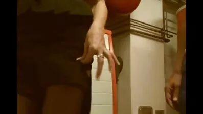 একটি দাড়িওয়ালা বাংলা sex video download স্কার্টার একটি তরুণ দুশ্চরিত্রা নখ